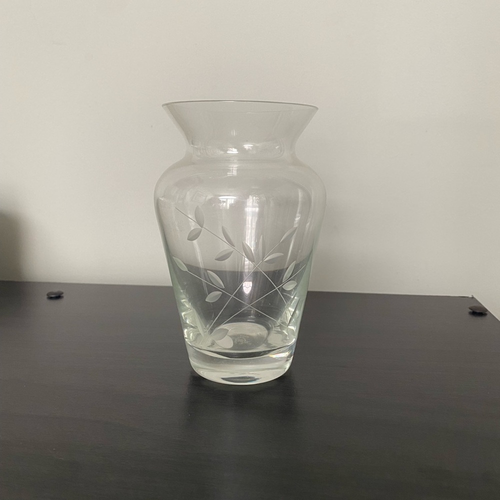 Lenox Clear Glass Vase with Leaf Design - Picture 2 of 6